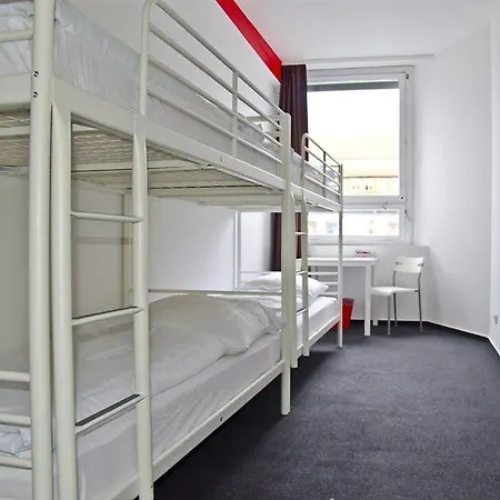 Check In Hostal *