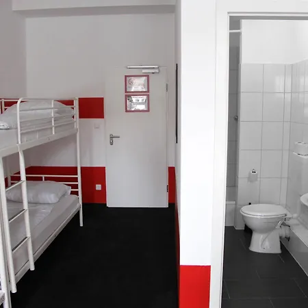 Check In Hostal *