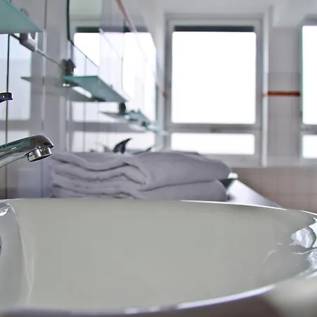 אכסניה Check In